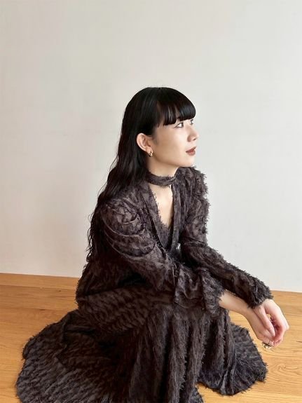 LILY BROWN｜ボウタイ付きフリンジジャガードペプラムワンピース