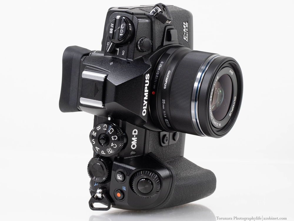 OMDS「M.ZUIKO DIGITAL 25mm F1.8」レンズレビュー 外観・操作性・AF編