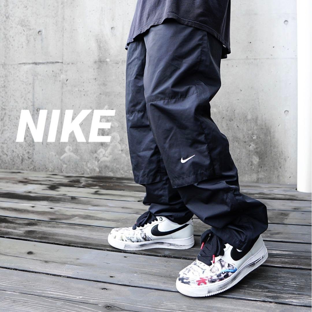 NIKE ナイロンパンツ ブラック 膝下 刺繍ロゴ - メルカリ