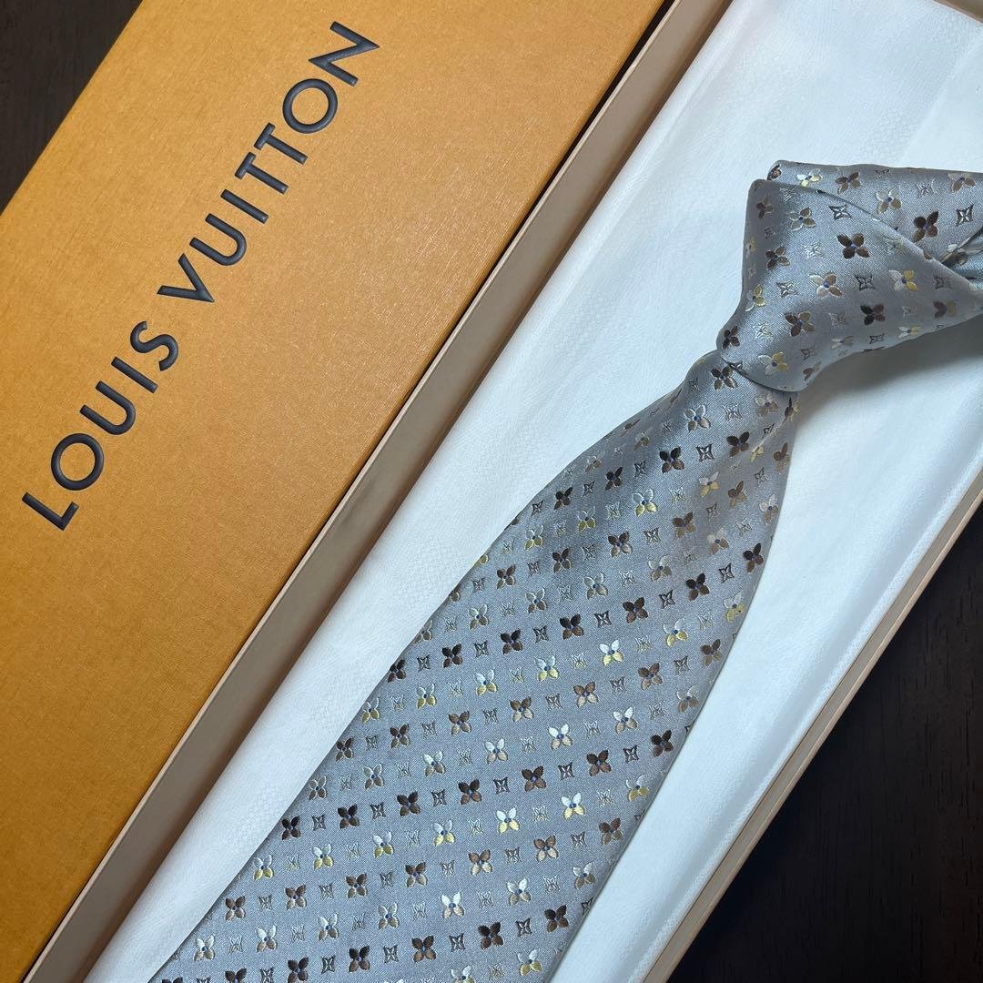 LV ルイヴィトン ネクタイ シルバー モノグラム 厚手 花柄 高級感 結婚
