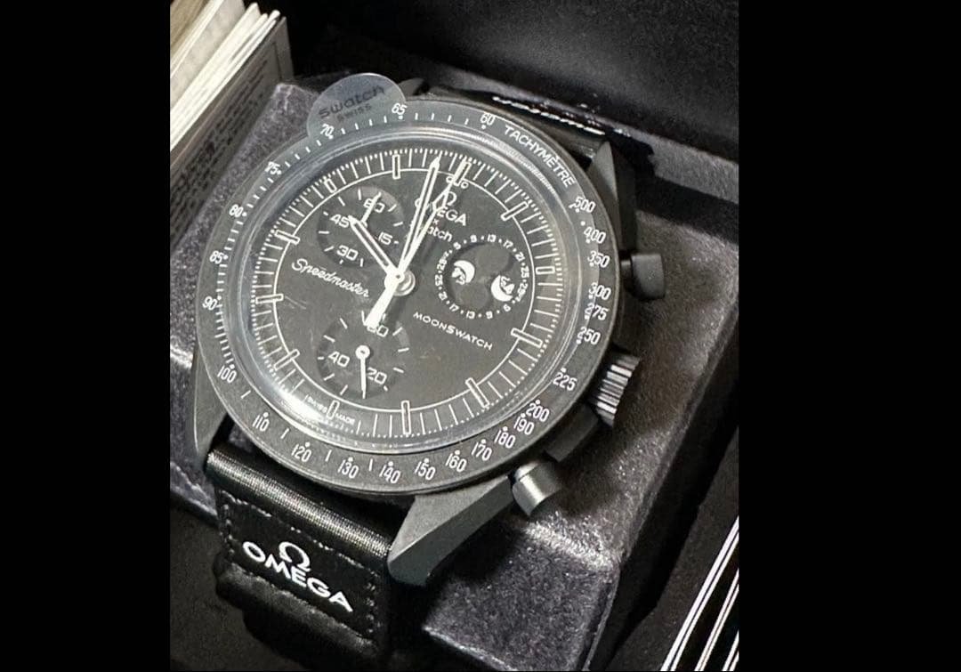 OMEGA Swatch コラボレーションウォッチ　スヌーピーモデル　ブラック Amazon.co.jp: OMEGA × SWATCH Snoopy MOONSWATCH クリスマス ギフト